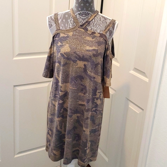 Wanderlux Strappy Shoulder Dress sz M 🎉2x's Host Pick🎉 - Picture 2 of 12